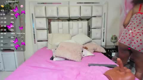 Snapshot of mia_peyton1 chatting on September 18, 9:24 pm mia_peyton1 online show from September 18, 9:24 pm