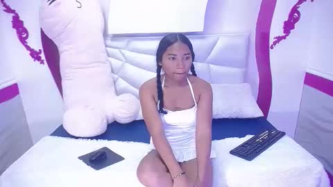mia_phalmer1 online show from May 1, 10:46 pm