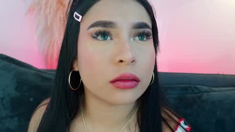 Mia online show from April 19, 8:33 pm