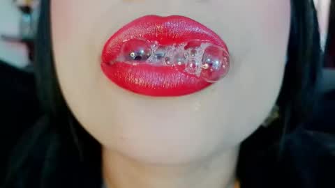 Mia online show from February 7, 10:35 pm