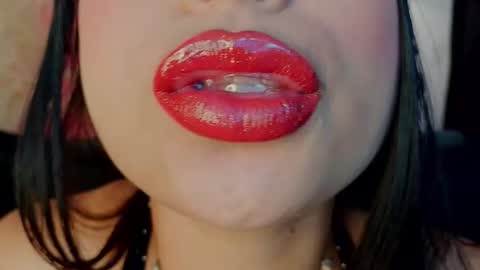 Mia online show from January 8, 11:31 pm