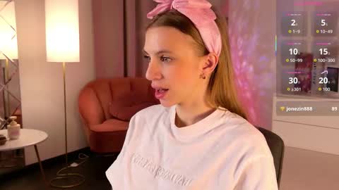 Mia online show from February 21, 6:47 am