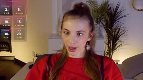 Mia online show from November 20, 6:36 am