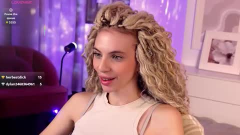 Mia online show from December 20, 6:50 am