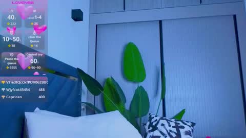 Mia online show from September 16, 12:46 pm