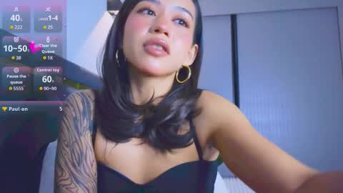 Mia online show from November 5, 12:54 pm