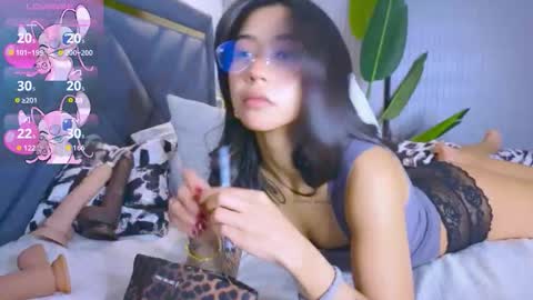 Mia online show from November 19, 3:56 pm