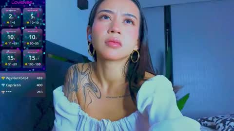 Mia online show from September 14, 4:05 pm