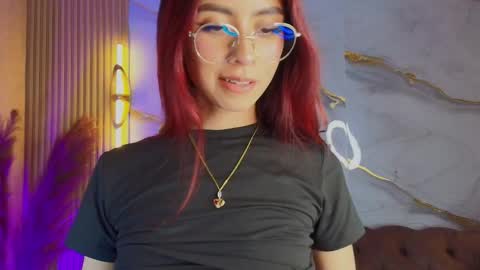 Mia online show from October 31, 4:00 pm