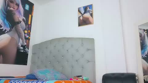 mia_thompson_0 online show from August 4, 12:55 pm