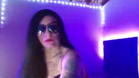 MIA VANTT online show from March 4, 9:10 pm