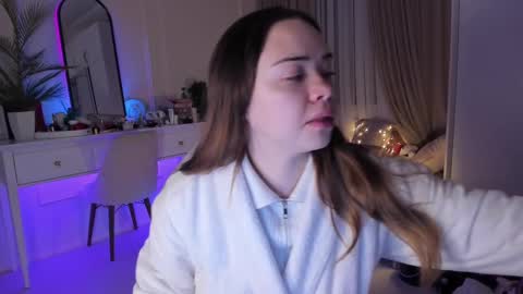 VixenMia online show from February 28, 3:15 am