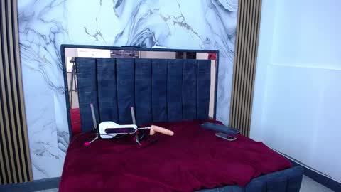 mia lopez online show from February 11, 3:20 am