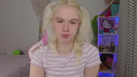 Mia online show from April 19, 3:28 am