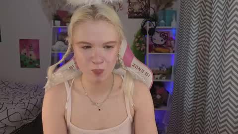 Mia online show from June 5, 3:32 am