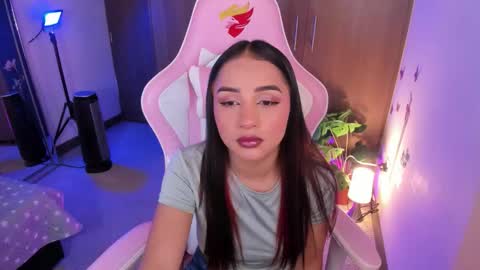 mia  nicolle online show from January 15, 11:55 pm