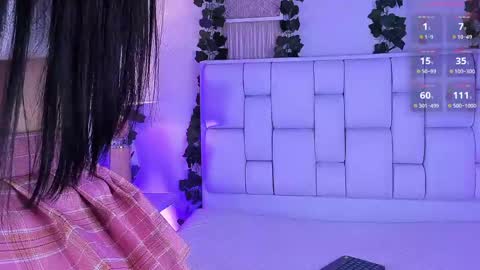 Mia online show from April 18, 11:35 am