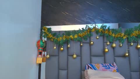 Mia online show from December 16, 12:11 pm