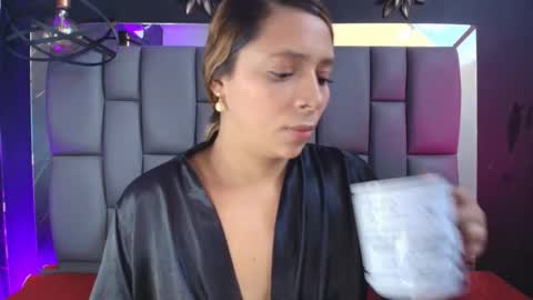 Mia online show from November 7, 12:11 pm