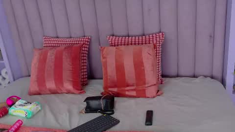 miaanderson__ online show from May 11, 11:45 am