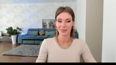 Mia online show from June 4, 5:01 am