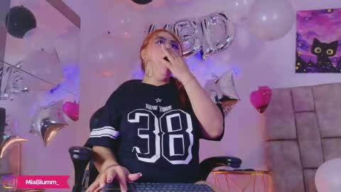 miablumm_ online show from March 10, 6:34 pm