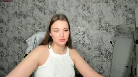 Mia online show from April 4, 6:29 pm