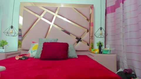 MiaCours online show from December 22, 6:55 pm