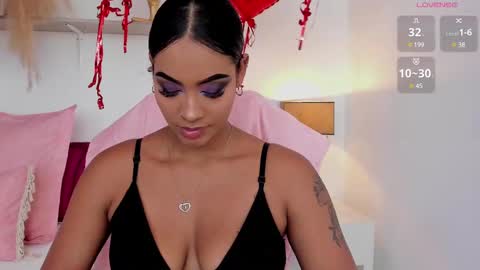 Snapshot of miaebony_ chatting on February 14, 8:59 pm Call me Mia online show from February 14, 8:59 pm