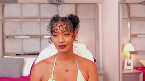 Snapshot of miaebony_ chatting on December 4, 7:56 pm Call me Mia online show from December 4, 7:56 pm