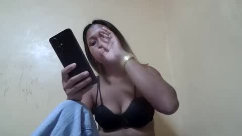 miah_land online show from November 26, 7:20 am