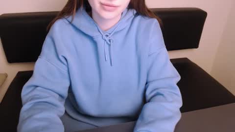 Mia online show from February 12, 11:29 am