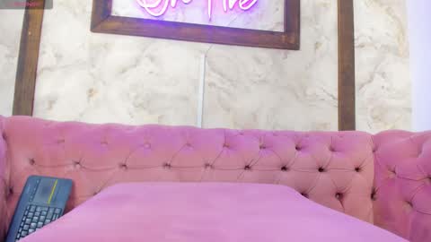 mia logan  online show from January 7, 3:43 am