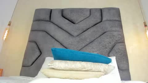 mia logan  online show from January 10, 4:06 am