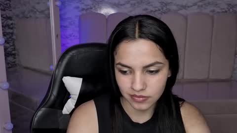 Snapshot of mialover_v chatting on September 13, 9:23 pm Hi Stream 1500 to 2100 online show from September 13, 9:23 pm