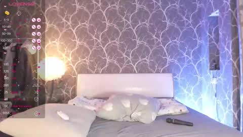 Mia online show from November 13, 4:50 pm