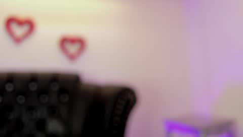 Snapshot of miamontoya chatting on February 20, 11:43 pm Mia   -5 7001400 Follow  online show from February 20, 11:43 pm