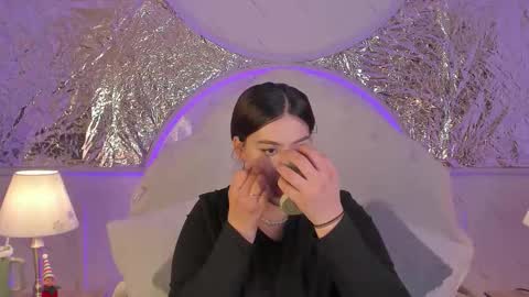 Mia   -5 7001400 Follow  online show from December 4, 1:24 pm