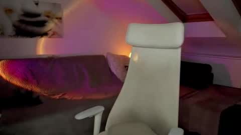 Mia online show from October 21, 2:26 am