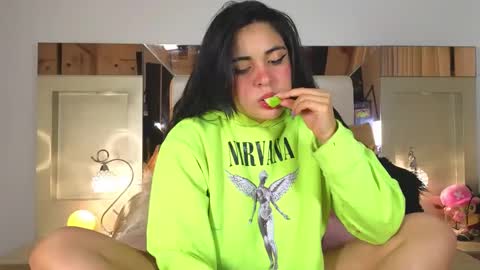 Snapshot of miasavagex18 chatting on January 13, 12:51 am MiaHancock online show from January 13, 12:51 am