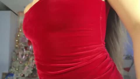 Snapshot of miasavagex18 chatting on December 26, 7:13 am MiaHancock online show from December 26, 7:13 am