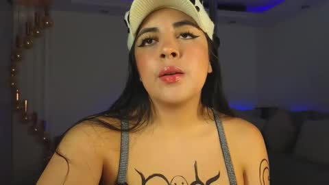 Snapshot of miasavagex18 chatting on January 17, 2:29 am MiaHancock online show from January 17, 2:29 am