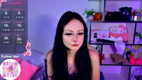 Mia  online show from December 18, 7:07 pm