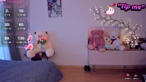 Miayna Silk online show from December 13, 7:15 am