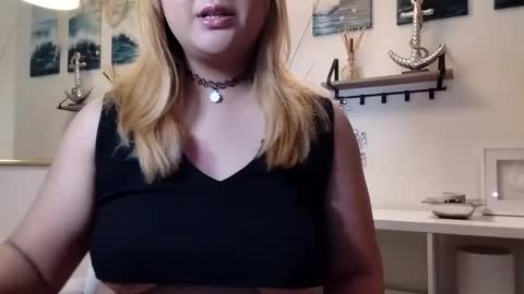 MiaSkyeXO online show from October 21, 8:57 pm