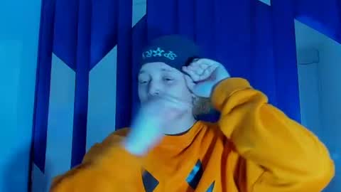 Snapshot of michell_rs chatting on October 1, 8:30 am michell_rs online show from October 1, 8:30 am