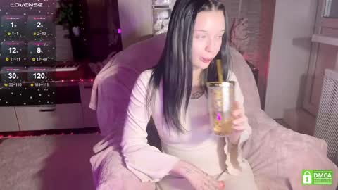 Snapshot of michelle_roze chatting on December 22, 6:37 pm Michelle online show from December 22, 6:37 pm