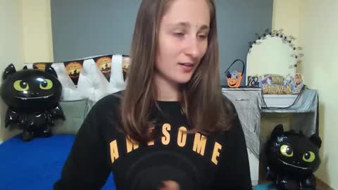 Snapshot of michellee11 chatting on October 21, 11:25 am Michel online show from October 21, 11:25 am