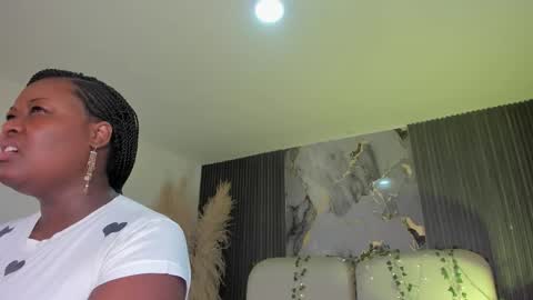 michellepreston_ online show from March 22, 12:11 pm