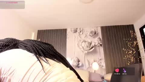 michellepreston_ online show from February 25, 12:15 pm